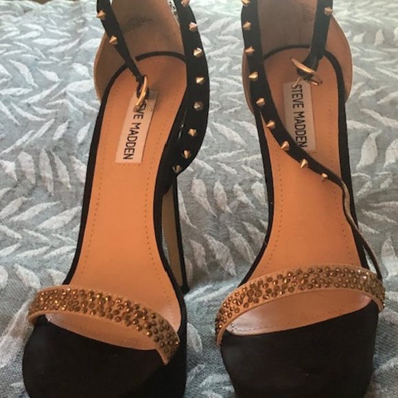 Steve Madden Black and Gold Studded/Spiked Heels - Picture 4 of 6